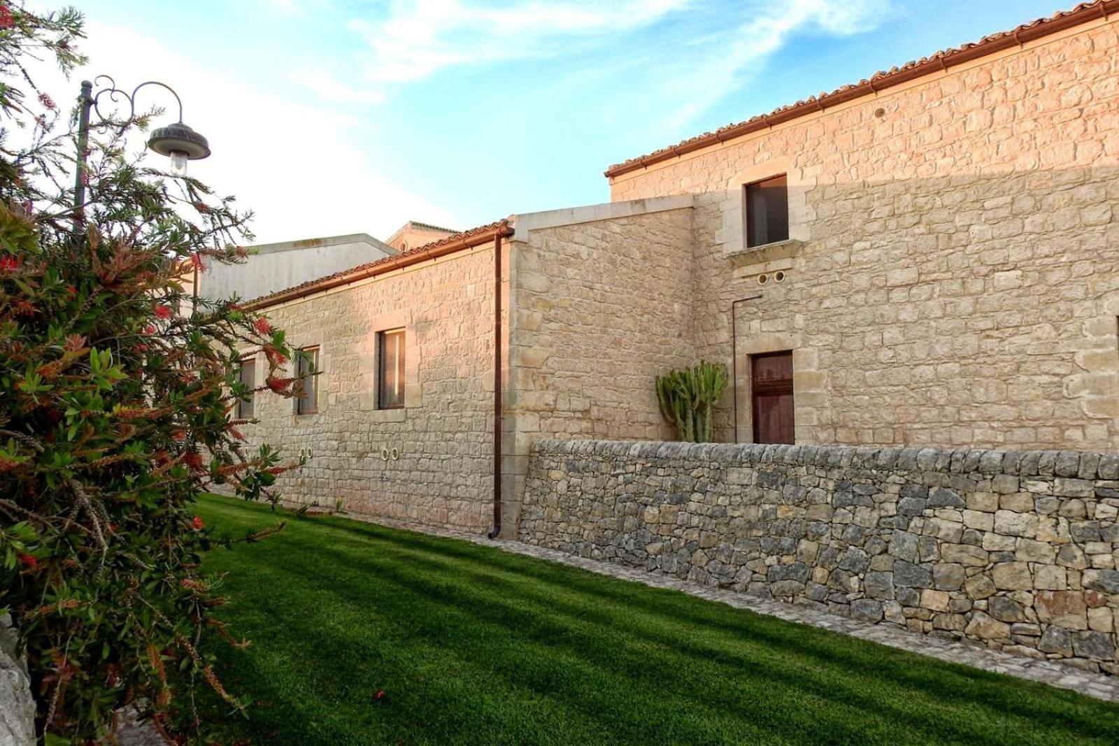 Agriturismobugilfezza Di Tgesd Modica Exterior photo